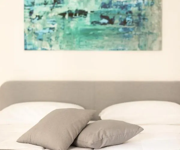 Nella\'S Carlo III Apartment