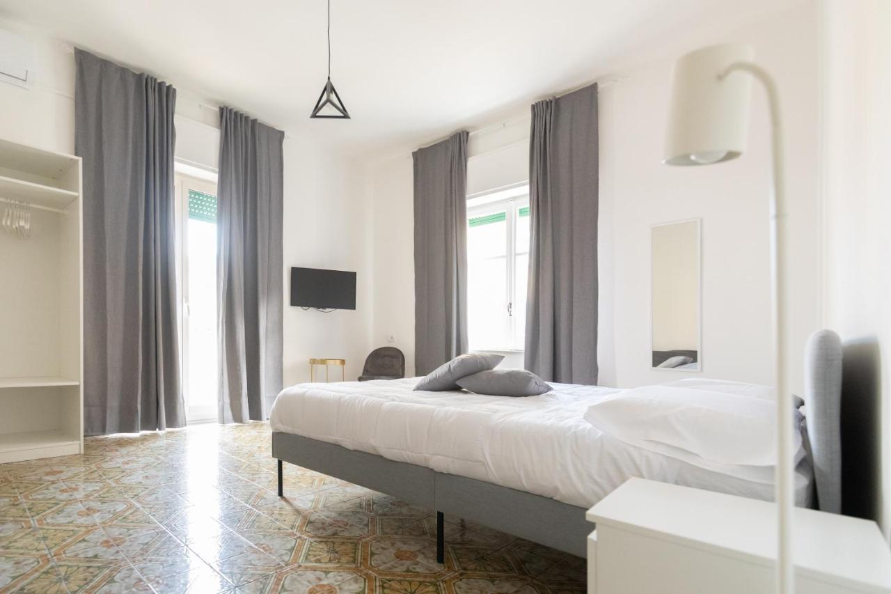 Nella's Carlo Iii Appartement Napels