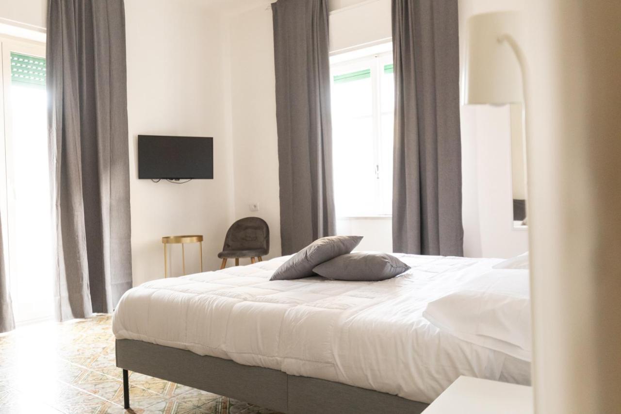 Nella's Carlo Iii Appartement Napels