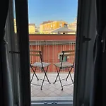 Nella\'S Carlo III Apartment